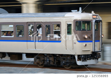 ［JR-V］伯備線115系電車（岡山更新色） 125356993