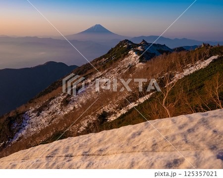 残雪の後に 125357021