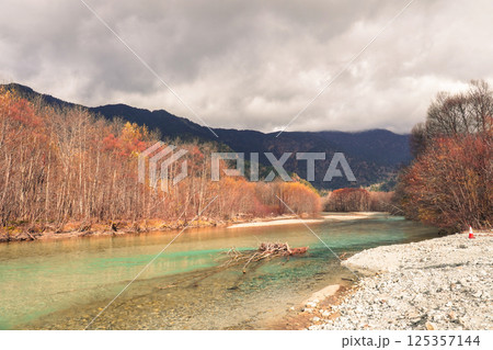 Clear Azusa river water and pine trees in Kamikochi national park in autumn season 125357144