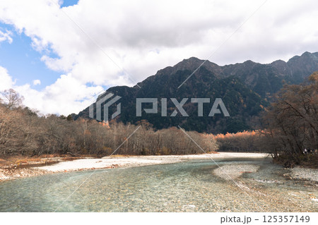 Clear Azusa river water and pine trees in Kamikochi national park in autumn season 125357149