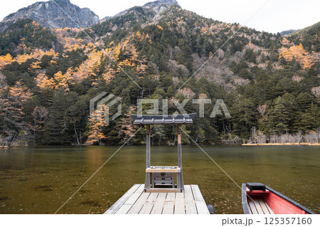 Forbidden pond with Hotaka mountain view in Kamikochi Nagano, Japan Forbidden pond with Hotaka mountain view in Kamikochi Nagano, Japan 125357160