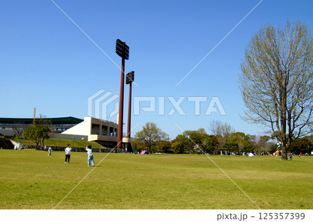 佐賀の人気レジャースポット 佐賀県立森林公園 春の風景 佐賀の人気レジャースポット 佐賀県立森林公園 春の風景 125357399