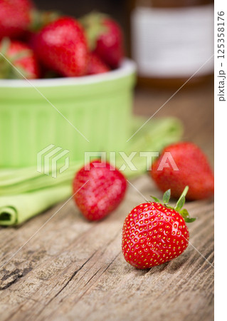Fresh strawberries in a bowl Fresh strawberries in a bowl 125358176