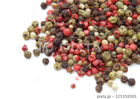 mix of peppercorns 125358305