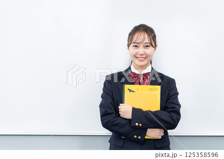 女子高生のポートレート　撮影協力：学校法人電波学園　東京電子専門学校 125358596