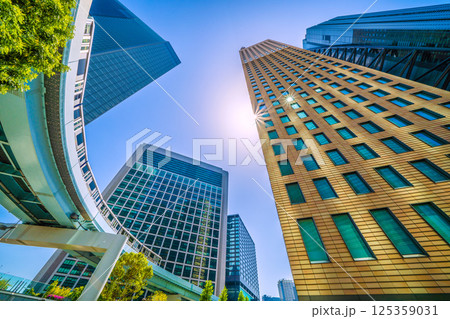 日本の東京都市景観 Wダイヤモンドの珍景…汐留のビル群やゆりかもめなどを望む（連続Pあり） 125359031