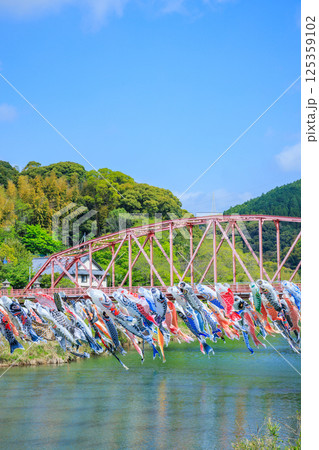 春の川上峡　鯉のぼり　佐賀県佐賀市 125359102