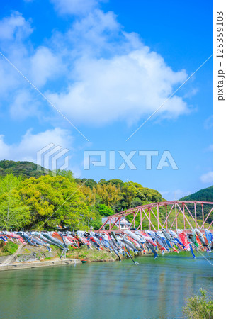 春の川上峡 鯉のぼり 佐賀県佐賀市 春の川上峡 鯉のぼり 佐賀県佐賀市 125359103