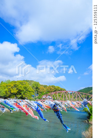 春の川上峡　鯉のぼり　佐賀県佐賀市 125359111