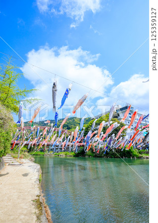 春の川上峡　鯉のぼり　佐賀県佐賀市 125359127