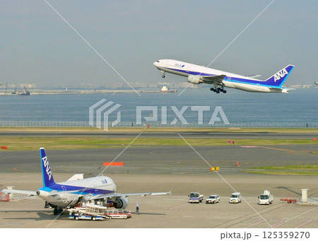 ANA機離陸 125359270