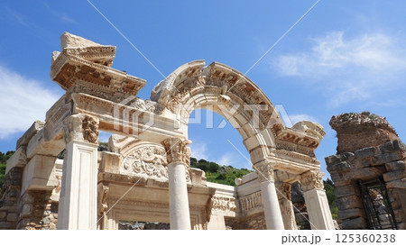 エフェソス遺跡 ハドリアヌス神殿 125360238