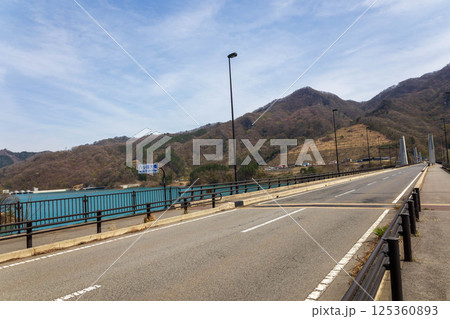 春の八ッ場大橋 群馬県 春の八ッ場大橋 群馬県 125360893