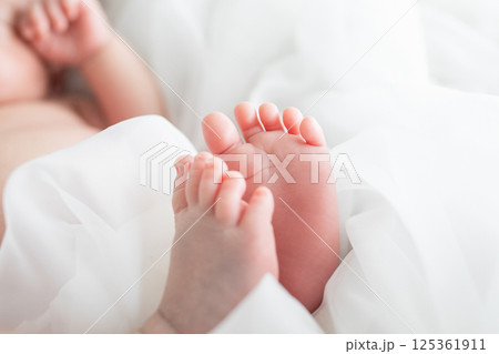 あかちゃんの足 あかちゃんの足 125361911