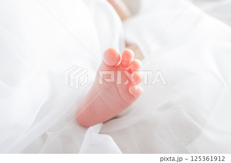 あかちゃんの足 125361912