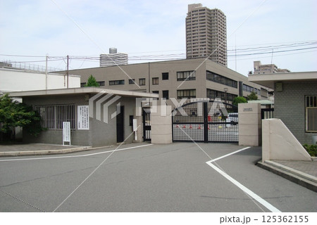 建替え工事が行われる前の大阪拘置所。2010年5月撮影 125362155