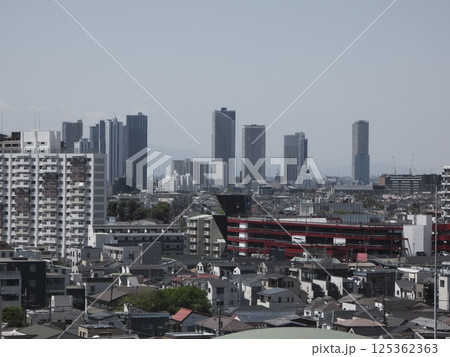 住宅地と高層ビルの対比、武蔵小杉高層マンション群 住宅地と高層ビルの対比、武蔵小杉高層マンション群 125362363