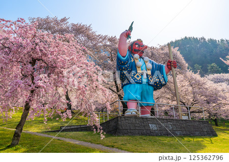 日本一の天狗と桜 戸倉キティパーク (長野県千曲市) 日本一の天狗と桜 戸倉キティパーク (長野県千曲市) 125362796