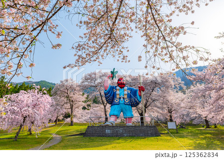 日本一の天狗と桜　戸倉キティパーク　（長野県千曲市） 125362834