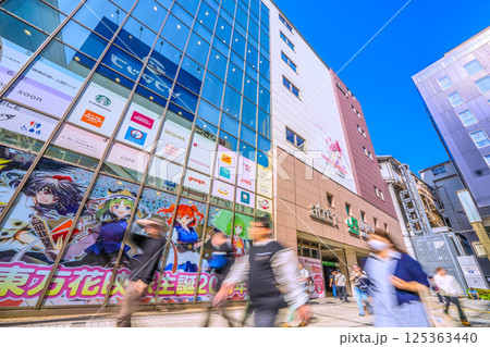 日本の東京都市景観 夏のような日差し…インバウンド続く…外国人観光客らで賑わう秋葉原=4月21日 日本の東京都市景観 夏のような日差し…インバウンド続く…外国人観光客らで賑わう秋葉原=4月21日 125363440