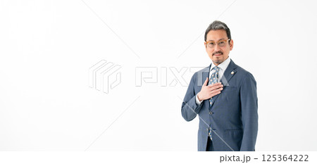 ビジネスマン　弁護士　ポートレート 125364222