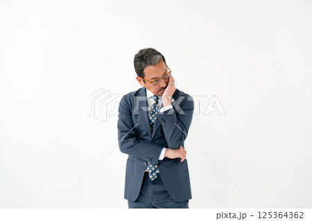 弁護士　悩む 125364362