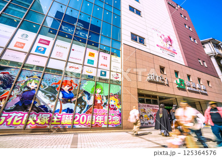 日本の東京都市景観 夏のような日差し…インバウンド続く…外国人観光客らで賑わう秋葉原=4月21日 日本の東京都市景観 夏のような日差し…インバウンド続く…外国人観光客らで賑わう秋葉原=4月21日 125364576