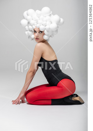 Avant-Garde Fashion Pose with Balloon Headdress 125364862