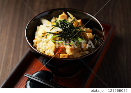 鶏と牛蒡の炊き込みご飯 鶏と牛蒡の炊き込みご飯 125366055