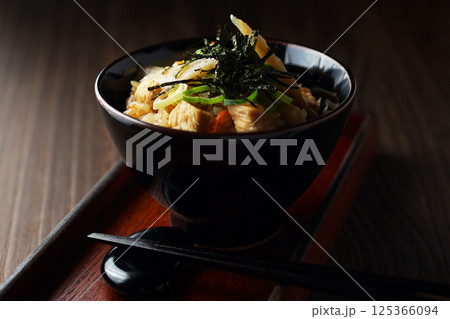 鶏と牛蒡の炊き込みご飯 125366094