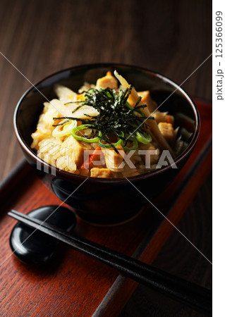 鶏と牛蒡の炊き込みご飯 125366099