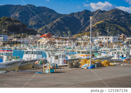 静岡市の用宗港の風景(静岡県) 125367156