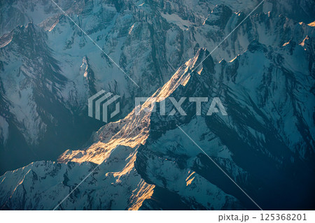 Snow capped Himalayan mountain peaks in Tibet Snow capped Himalayan mountain peaks in Tibet 125368201