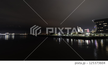 横浜・みなとみらいの夜景 125373604