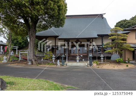 伝統ある禅宗の寺院である萬松山鳳林院拝殿 125375049