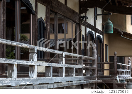 伝統ある禅宗の寺院である萬松山鳳林院半鐘 伝統ある禅宗の寺院である萬松山鳳林院半鐘 125375053