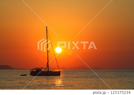 Seaside town of Turgutreis and spectacular sunsets 125375234
