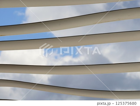 白い板と空の風景 白い板と空の風景 125375680