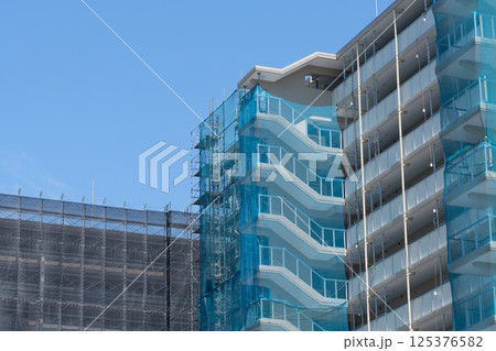 マンションの建設現場 125376582