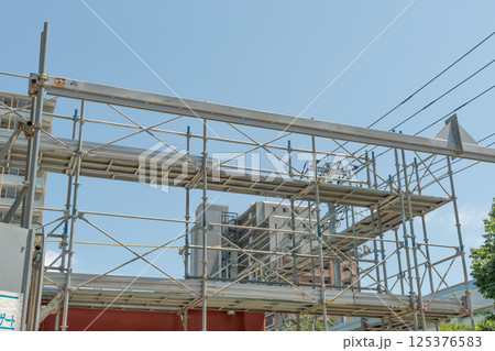 マンションの建設現場 125376583