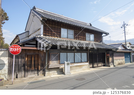 伝統的建造物群保存地区 茨城県桜川市真壁地区の登録有形文化財(建造物)　【桜井家住宅店舗】 125376830