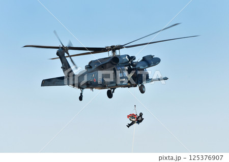 航空自衛隊のUH-60Jヘリコプター 125376907