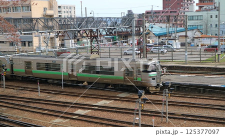 JR北海道小樽駅の気動車キハ201系 125377097