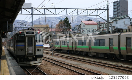 JR北海道小樽駅の気動車キハ201系 125377098