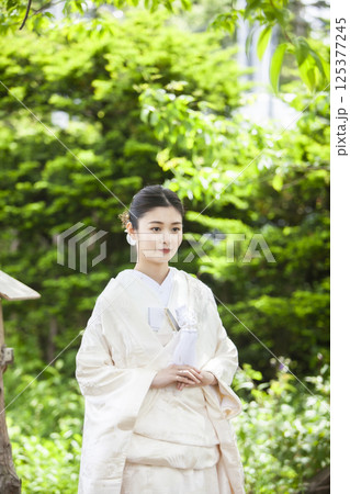 白無垢姿の花嫁 白無垢姿の花嫁 125377245