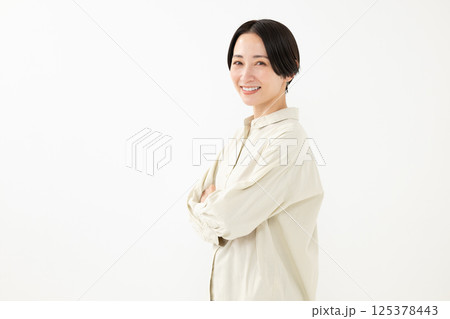 笑顔のミドル女性 笑顔のミドル女性 125378443