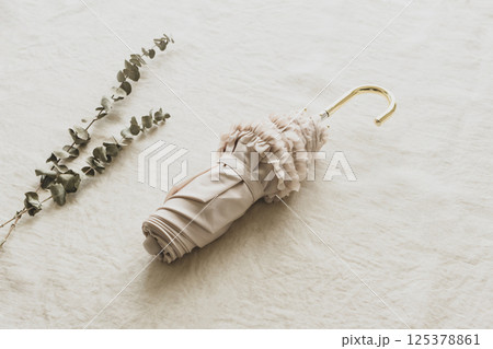 折りたたみ日傘　夏の紫外線や暑さ対策 125378861