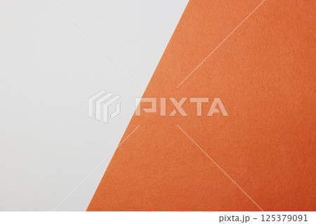 紙の背景_白とオレンジ色 125379091