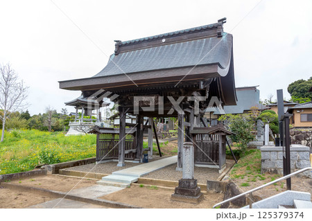 伝統ある禅宗の寺院である萬松山鳳林院山門 伝統ある禅宗の寺院である萬松山鳳林院山門 125379374