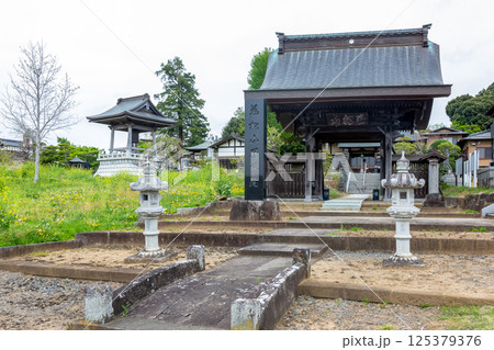 伝統ある禅宗の寺院である萬松山鳳林院山門 125379376